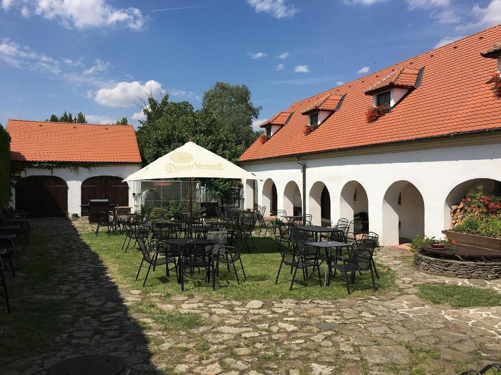 Habansky Dum Hotel Dolni Vestonice Luaran gambar