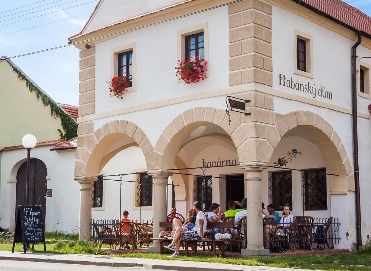 Habansky Dum Hotel Dolni Vestonice Luaran gambar