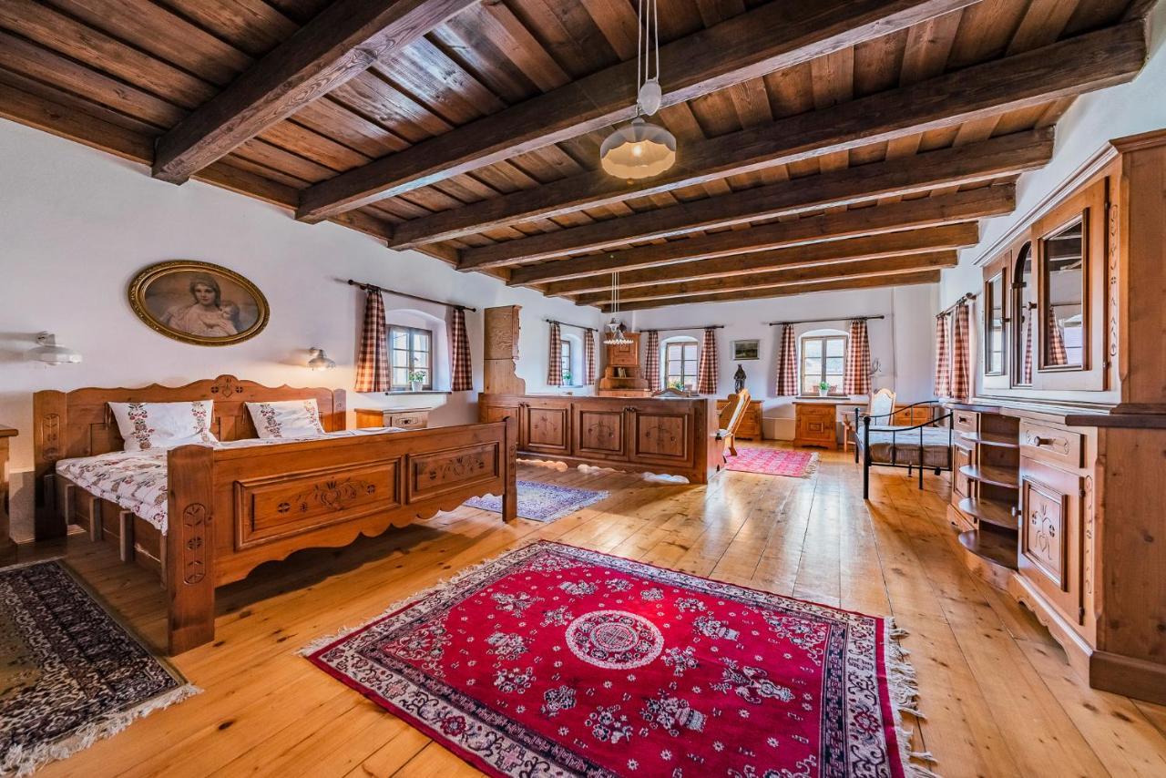 Habansky Dum Hotel Dolni Vestonice Luaran gambar