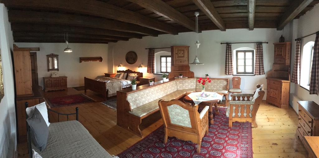 Habansky Dum Hotel Dolni Vestonice Luaran gambar