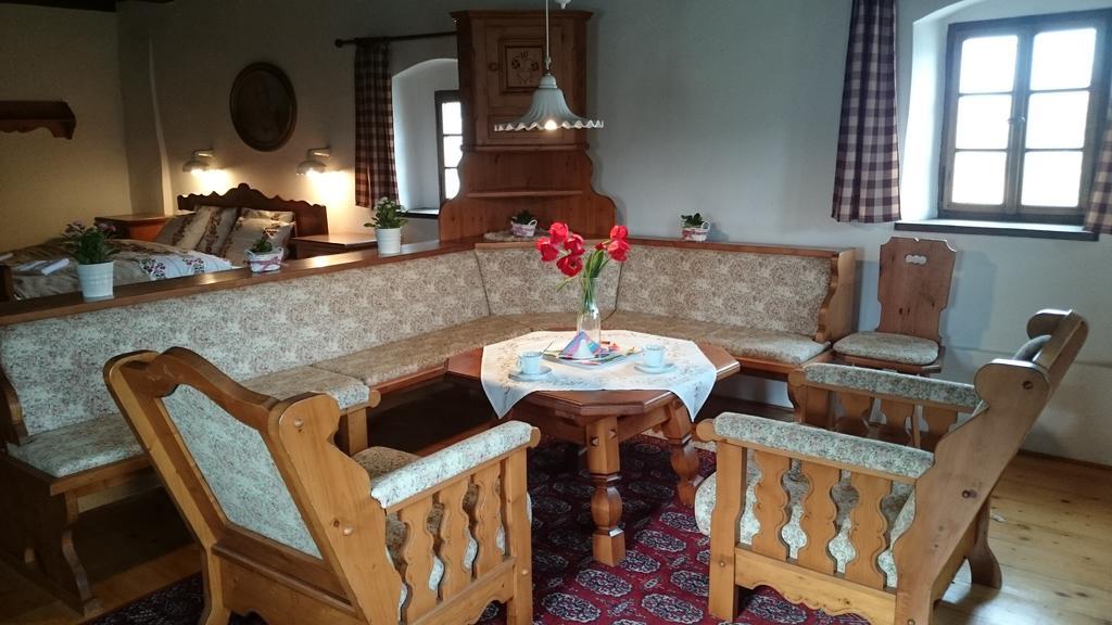 Habansky Dum Hotel Dolni Vestonice Luaran gambar