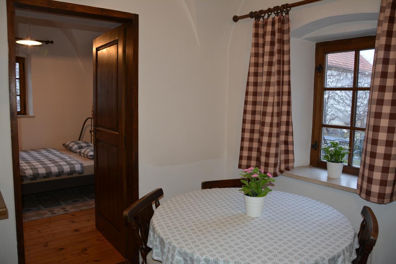 Habansky Dum Hotel Dolni Vestonice Luaran gambar