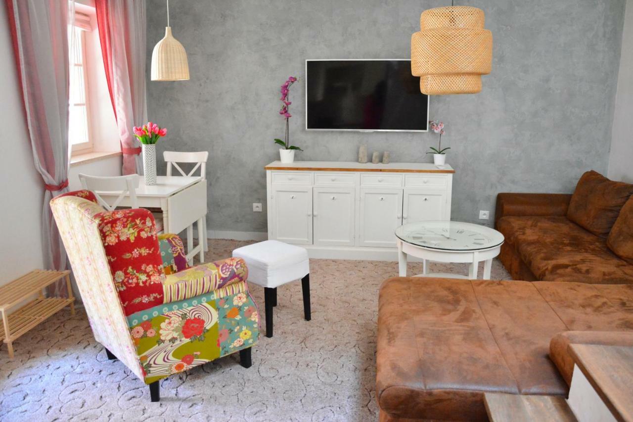 Habansky Dum Hotel Dolni Vestonice Luaran gambar